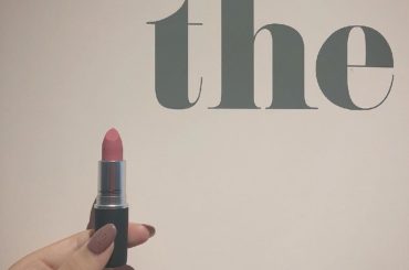 .
MACのムービーチェックしてください
パウダーキスリップスティックのムービー撮影に
先日参加させていただいて
とても可愛いリップでメイクしていただきました︎...