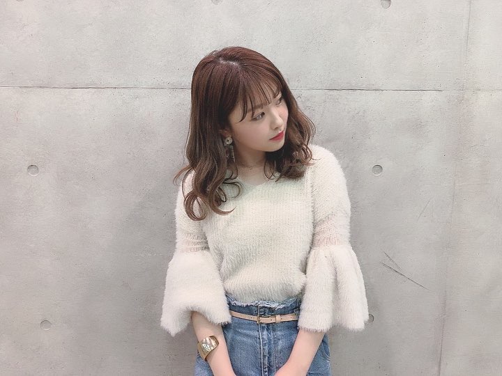 中西智代梨 握手2day 女の子感あるトップスにワイドパンツ合わせて甘すぎないように 私服 Moe Zine