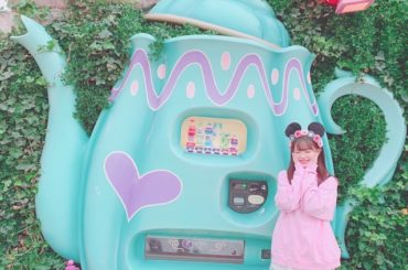 ︎︎
大好きなアリスのところで
.
.
実はこの可愛い水色のポットは自動販売機なんです(*´˘`*)
.
#tokyodisneyland 
#tdl #dis...