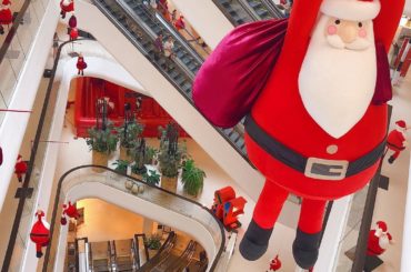 .
タイの街中もクリスマスムードでした
デパートの中は至るところにサンタさんが
でも外に出たら暑いから不思議な感じでした
.
Christmas in Tha...