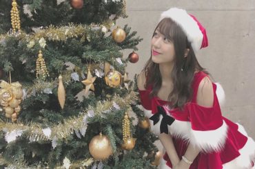 _
サンタさんで握手会でした
.
ちょっと大人メンバーのわたしは
オフショルのサンタさんが
割り当てられ、セクシーサンタ
.
.
セクシーサンタどうですか？
プ...