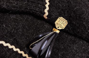 アンティーク
*
*
一目惚れしたモチーフに
リボンと金の糸を組み合わせた
今日の洋服のためのイヤリング
*
*
#ハンドメイドイヤリング...