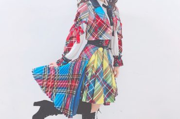 ︎✓
.
この衣装を着させていただくことがけっこうあるんですけど、毎回少しずつ違う衣装でとっても可愛いんです！
.
いろんな色のチェックでAKBらしさが全面に出...