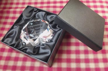 *
*
劇場公演200回おめでとうトロフィー
いただきました！！
*
この間、お花いただいたのに
トロフィーまで……
本当にありがとうございます！！
*
今は...