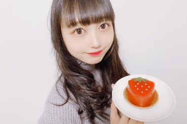 .
髪の毛ストレートアイロンで3分くらいで適当に巻いただけだからすごいボサボサ
.
#いちご #ケーキ #細かい所は気にしない #b型あるある...