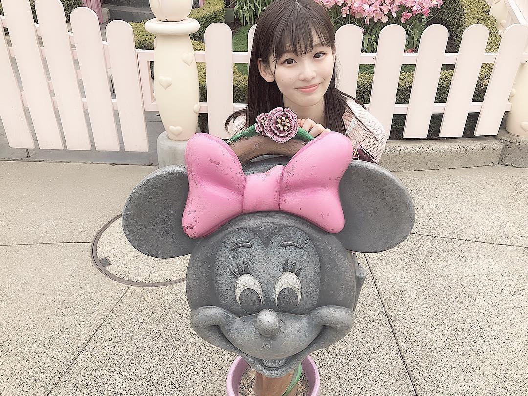 浅井七海 昨日はディズニーランドへ ミニーちゃんのおうちの前のポストと 一緒に写真撮ったよ ミニーちゃんみ Moe Zine 浅井七海 昨日はディズニーランドへ ミニーちゃんのおうちの前のポストと 一緒に写真撮ったよ ミニーちゃんみ Moe Zine