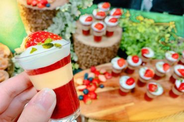 昨日握手会の楽屋にケータリングで置いてあった
いちごのスイーツ
もういちごの季節ですね
* * * * * * * * * * * * *
放在昨天握手會的休...