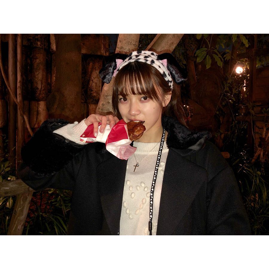 後藤萌咲 ディズニーグルメ チキンがピリ辛ですっごく美味しかった ディズニーシー スパイシースモークチキンレッグ ミッキーカステラケーキ キャラメル Moe Zine