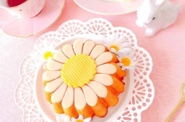 お花のケーキ﻿
﻿
﻿
この前ママとお家でお茶した時の﻿
﻿
うさちゃん置いたら可愛いイースターになったよ﻿
﻿
﻿
﻿
#ティータイム #3時のおやつ #sw...