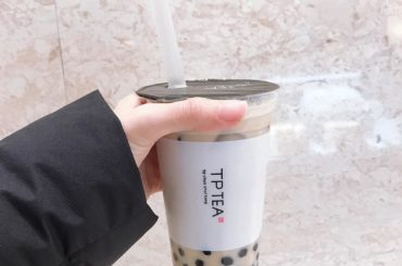 .
池袋の【TP TEA】
春水堂の系列で

写真は、タピオカ鉄観音ラテ
って不思議な名前で
気になって頼んだけど
なんとも説明し難い味 でも、甘さ控えめで大人...
