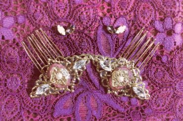 お姫様になれたら。
*
*
ハーフツイン用として作った髪飾りは
レトロチックだけど
金色をベースにローズで
少女のお出かけをイメージして。
*
*
#ハンドメイ...