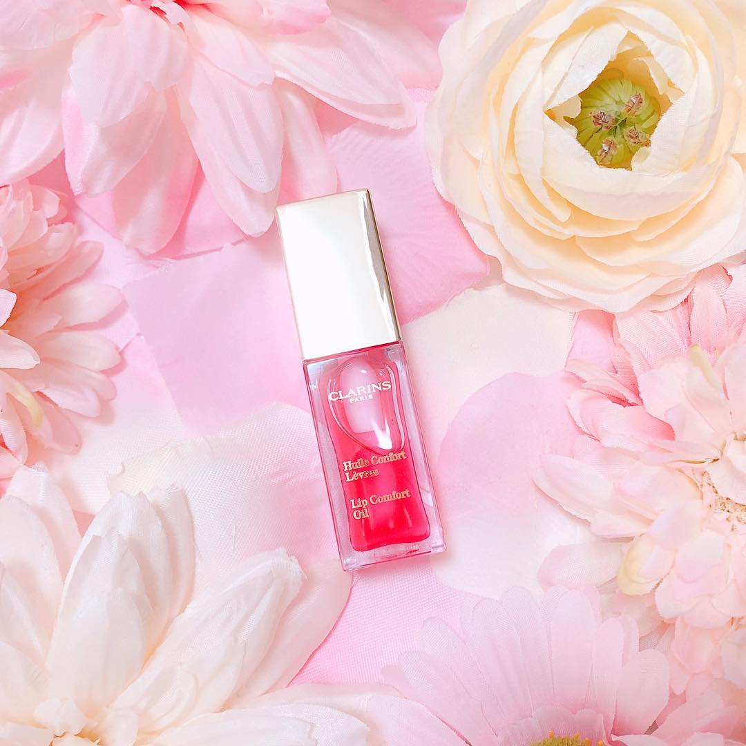 田北香世子 クラランスコンフォートリップオイル 憧れのクラランス お迎えしちゃった 一生色迷ってたけど4番のキャンディにしたよドストライクな色味 Moe Zine