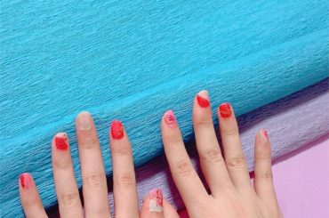 明日と明後日のお洋服に合わせて
新しいネイル
.
残り2日間の連続握手会も
楽しみにしています
.
#nail #naildesign #ネイル #ネイルデザ...