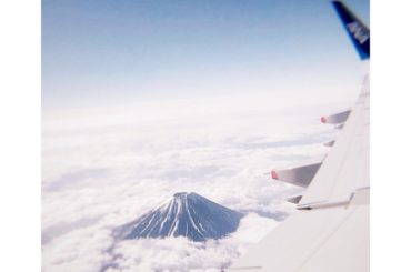 飛行機の中から富士山みえた！
雲の上から見る富士山の迫力と美しさに感動したのでみんなにシェア
#富士山 #飛行機からの景色 #空 #sky #mountfuji...