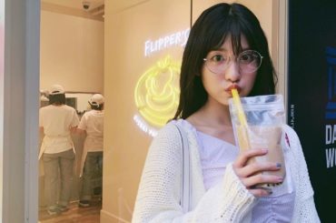 最近のタピオカは入れ物がパックになっているんですね〜おったまげた。
#前髪M字案件
#タピオカ #タピ活 #flippers #パック 
#カーディガン #co...