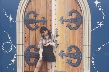 ディズニーコーデ﻿
﻿
＊＊＊＊＊＊＊＊＊＊﻿
﻿
ドラフト3期生の佐藤詩識ちゃんと双子コーデしました！﻿
とりあえず、私のワンショットをプレゼント﻿
服の趣味...