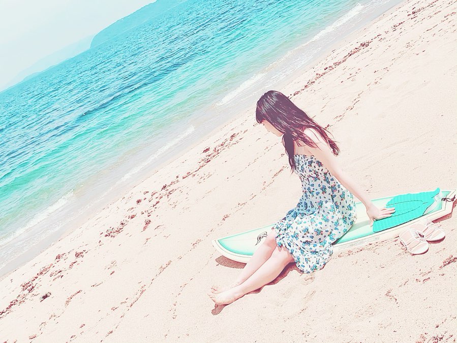 田中美久 サーフィンの上に座っていますがやったことはありません撮影で サーフィン楽しそうだし出来たらかっこいいだろうなって思います あと風とか気持ち良さそう いつかや Moe Zine