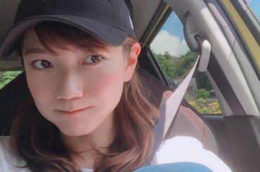 助手席でこーやって座るのはありですか？

#助手席 #ドライブ #ドライブデート したい(笑)...