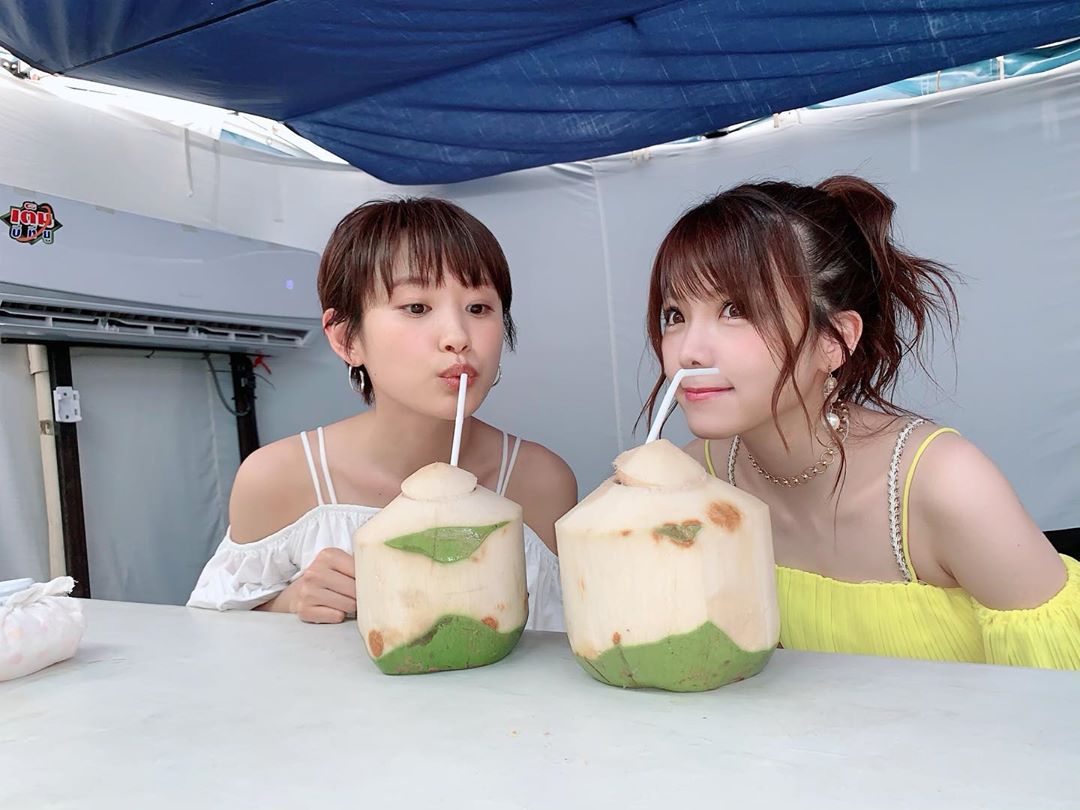 田中れいな 初めて 本物のココナッツジュース飲んだ たまたま ストローが髭みたいになったよ タイ ココナッツジュース Moe Zine