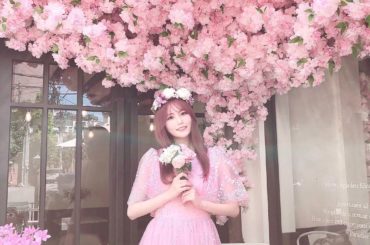 韓国で1番行きたかったカフェ #lovinher ﻿
﻿
﻿
お店の入口からお花に溢れてて可愛かった﻿
﻿
花冠&ブーケはカフェが貸してくれるの﻿
﻿
﻿
﻿
...