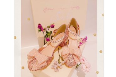 この前すごく可愛い靴を買ったよ〜
2枚目は大人ポニーテールです #swankiss  #パンプス 
#可愛すぎて履けないかも 
#一目惚れした靴 
#大人ポニー...