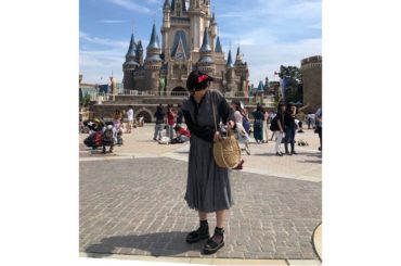 .
東京ディズニーランド。
薄い長袖が丁度いい日でした。
初めてディズニーランドに行った小学生の頃の記憶がいつも蘇る。
あのミッキーの形した風船好きだったなぁ。...