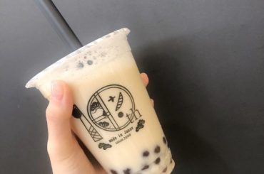 *.﻿
﻿
少し前に飲んだ 茶バーの﻿
季節限定の ハニーソイ茶ラテが﻿
めちゃくちゃ美味しかった﻿
﻿
飲みやすくてサッパリしてる﻿
あとはお値段もすごく安い...