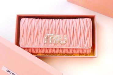 おNEWのお財布﻿
﻿
﻿
前に韓国の免税店で買ったの﻿
﻿
私にとっては、初めての大きなお買い物でドキドキしたー！﻿
﻿
﻿
丁寧に、大切に、愛用してます﻿
...