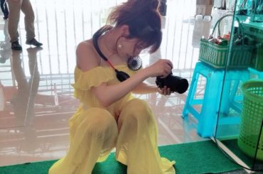 .
鹿毛さんのカメラを お借りして
こんな変な姿勢になってまで
ある人を撮ってます。
※首にかけてるのは扇風機です。
✽+†+✽――✽+†+✽――✽+†+✽――...