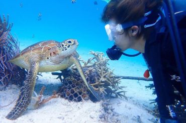 あー忘れられない！
見つめあった５秒間。私の視界にはあなた以外映らないくらい近くて、こっちを見つめるまっすぐな瞳に心撃ち抜かれた。
そう、これは恋！友達だと思っ...