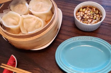 グルテンフリーのマンドゥ。
韓国の餃子だよ。
以前テレビ番組で
眠れないときは夜な夜な餃子を
包みまくる習慣があって
昨日は粉から作りました笑。
米粉2に片栗粉...