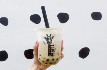 先日大阪の #tapici にいってきました。
タピオカのチーズティー専門店です。
のんは、1番人気の
アッサムジラフティーを
頼みました。

タピオカが、生タ...