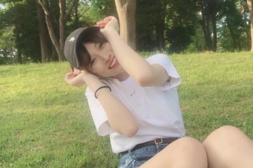 ちょっと前の写真を…
更新少なくてごめんなさいっ
天気がいい日に家族みんなで広い公園へ
天然芝の上で寝っ転がって
妹とアルプスの少女ハイジごっこをしました（寝っ...