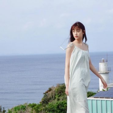 @山本美月: 本日発売のヤングマガジンのオフショット。 沖縄で撮影してきました! #ヤングマガジン #ヤンマガ #山本美月 #山本美月スタッフ
