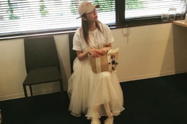 昨日は素敵な打ち合わせをしてきました！
かごバッグは
@esutoreja
のものたくさん入って肩にかけられるので
大活躍してます
つば広のむぎわら帽子もおそろ...