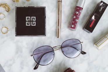 私物紹介︎
①GIVENCHY プリズムリーブル 5番
YouTubeでも結構紹介しているのですが
GIVENCHYのパウダーが素晴らしいです。
パウダーってそ...