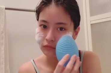 毎日の洗顔〜プラスで最近使い始めた @foreo_jp のLUNA2デバイスの振動で毛穴を綺麗にしてくれるから、手洗顔よりも細かく洗えて、マッサージしてるようで...