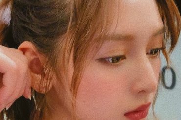 自分じゃ上手くこんな感じに前髪上げれない。。くやぴい。。﻿
やはりヘアメイクさんの手は神の手。。すばらしい。。。﻿
﻿
#アンジェラ芽衣 #自撮り #selfi...