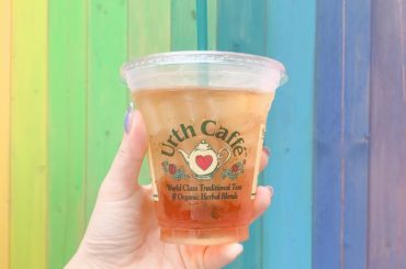 インスタグラマーっぽいことちゃんとしてみる。
お昼はアースカフェでチキンバジルサラダ！
バジル感満載だった！
壁が可愛かったよー！
#urthcafe #ばえば...