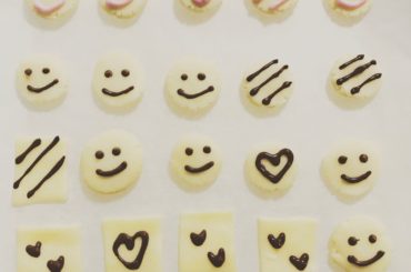 昨日の夜、
レシピを調べてたらホットケーキミックスと無塩バターの２つの材料で簡単にできる！
って書いてあったので
クッキー焼きました
もっとたくさん作れたらよか...