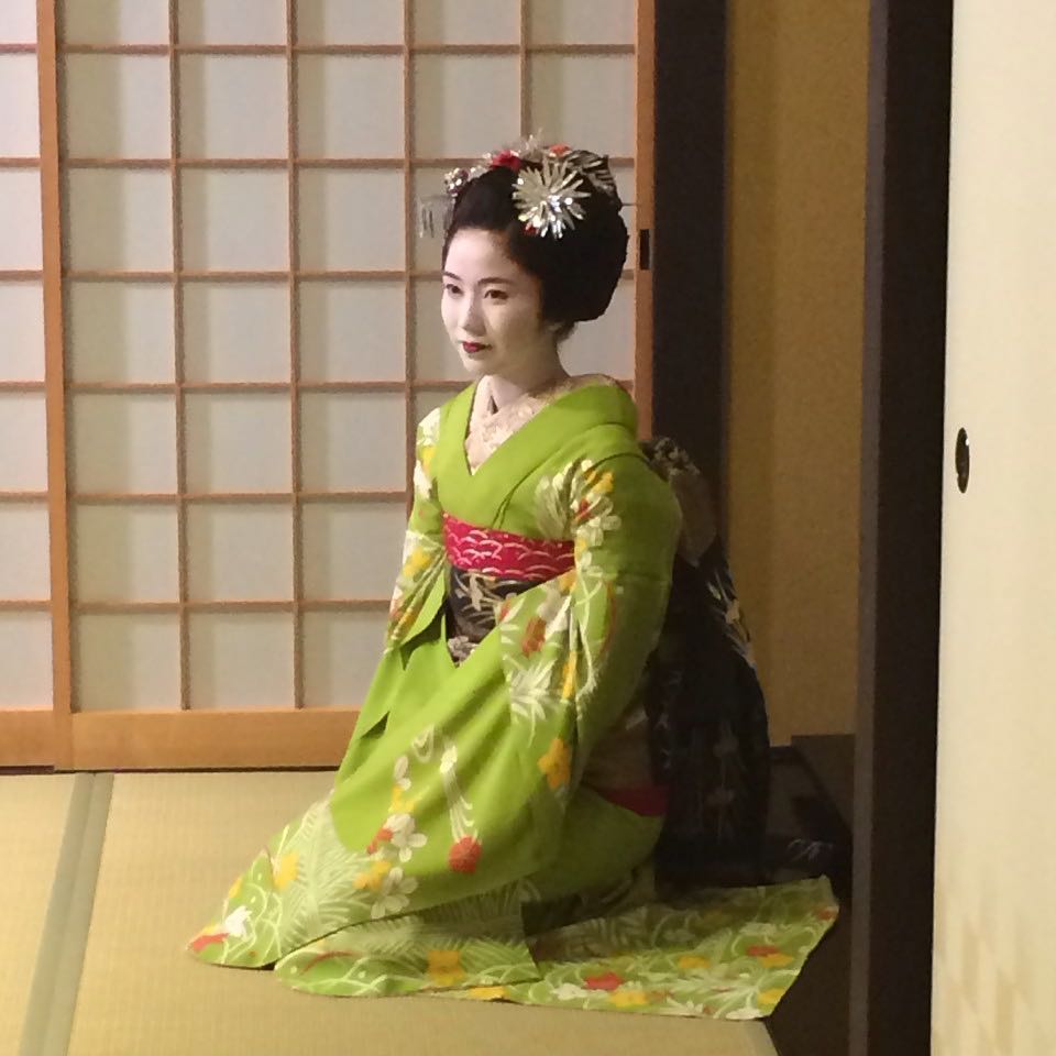 横山由依 6万フォロワーありがとうございます 以前 京都いろどり日記のロケで舞妓さんのメイクをしていただいた時の写真です その時に聞いた同年代の舞妓さんのお話はとても Moe Zine 横山由依 6万フォロワーありがとうございます 以前 京都いろどり日記のロケで舞妓さんのメイクをしていただいた時の写真です その時に聞いた同年代の舞妓さんのお話はとても Moe Zine