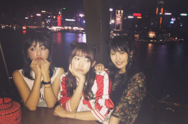 香港では夜景の見えるレストランでご飯でした！

#香港 #夜景 #100万ドルの夜景 #注目すべきは #机の上の #マスク #なんで...