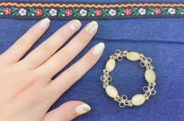 今日のネイル
ちょっと民族風の飾りを貼ってました
さっき握手会で
あずきに褒めてもらいました
* * * * * * * * * * * * *
今天的彩繪指甲...