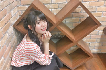 最近よくやる髪型
編み込みツインテール
.
髪の毛が長いから
普通のツインテールにしたら元気がないように見えるから
編み込みして回って、短くしたらいい感じです...