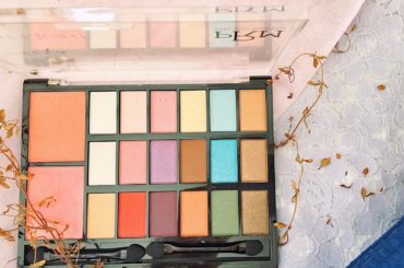 この間買った
カラフルアイシャドウ
青、緑、紫など
使ったことない色がたくさん
これからの「まちゃメイク」を楽しみにしてください
* * * * * * * ...