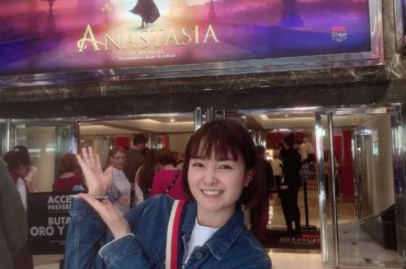 .

5月にスペインには、実はアナスタシアを観に行ってたんです

言葉は違うけど曲や衣装、舞台装置などはブロードウェイのオリジナルのままで、日本もこの演出のまま...