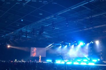 Japan Expo2日目は、﻿
取材やサイン会の後に、待ちに待ったLIVEがありました﻿
﻿
イベント会場のなかで最も広いコンサートホールでしたが、﻿
みんな...