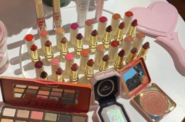 "Too Faced"が2019年9月日本初上陸 パッケージも中身も可愛いアイテム︎
リップは甘い香りがしてどれもいい色だった〜

@toofacedloves...