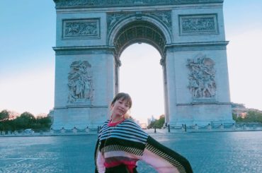 所謂観光名所シリーズ、凱旋門！﻿
﻿
暗くなってからすごい数の警察車両が凱旋門の周りを取り囲み、﻿
あたり一帯立ち入り禁止になりました。﻿
こんなにひと気のない...