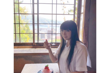 「文学少女の歌集」発売記念その10♪

いよいよ！本日！ニューアルバム「文学少女の歌集」発売！ですっっ！！
とても美味しいかき氷でした♪イチゴに見えて杏のかき氷...